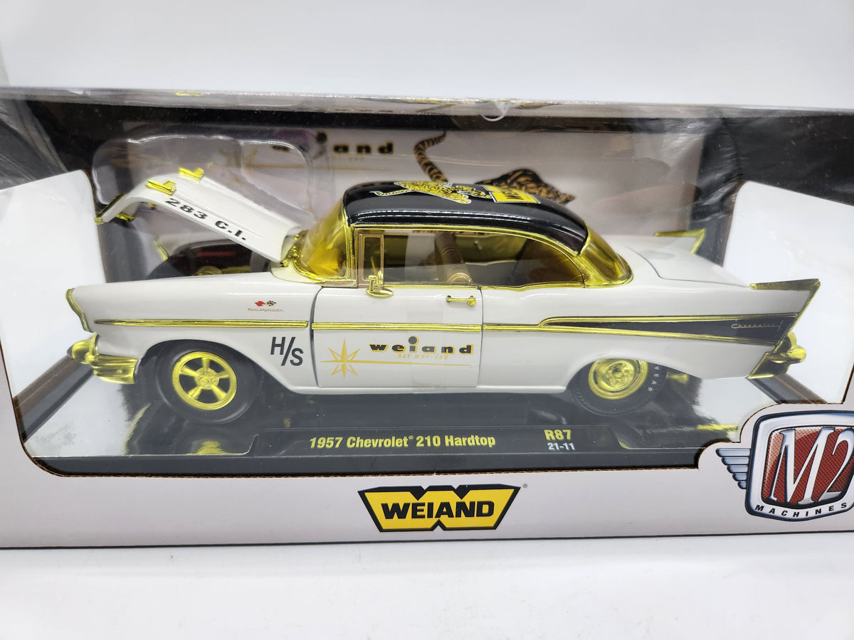 M2 MACHINES 1957 CHEVROLET 210 HARDTOP *CHASE *1:24 SCALE *WEIAND  *WHITE/GOLD.