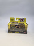 M2 Machines Auto-Shows 1957 Chrysler 300C CHASE 1:64 Diecast.