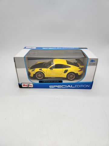 Maisto 1:24 Diecast Car Porsche 911 GT2 RS Yellow Carbon Hood Special Edition.