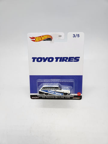 2023 Hot Wheels Premium Real Riders - Toyo Tires 1969 Nissan Skyline Van 3/5.