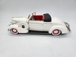 Road Signature- 1938 Buick Century Convertible Coupe, White 1:18.