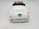 Road Signature- 1938 Buick Century Convertible Coupe, White 1:18.