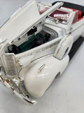 Road Signature- 1938 Buick Century Convertible Coupe, White 1:18.