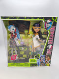 NIB Monster High Mad Science Lab Partners Cleo de Nile & Ghoulia Yelps 2012.