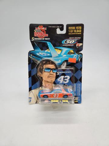 RACING CHAMPIONS 5 Decades of Petty #43 Richard Petty 1970 Superbird NASCAR 1/64.